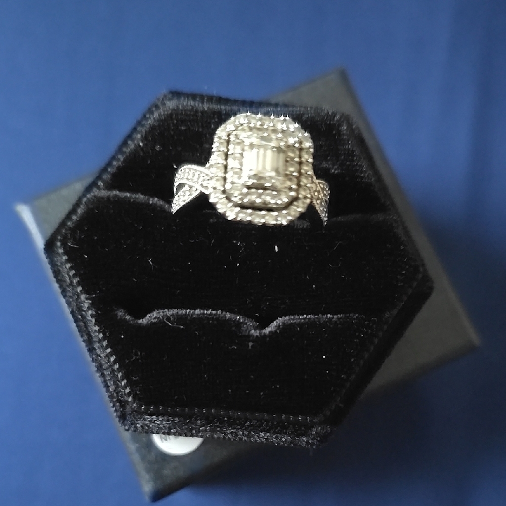 14k White Gold Round & Baguette Diamond Ring